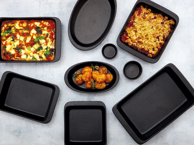 Maxwell & Williams Caviar Rectangular Baker 31x19.5cm Black 4 Maxwell & Williams Caviar Rectangular Baker 31x19.5cm Black - Image 2